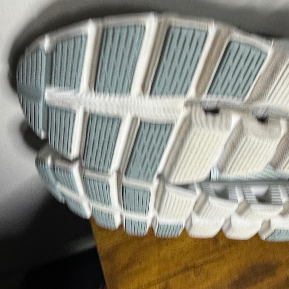 On Cloud 5 Running Shoes Womens Size 10 Glacier White 59.98895 Low Top Sneakers - Picture 6 of 8